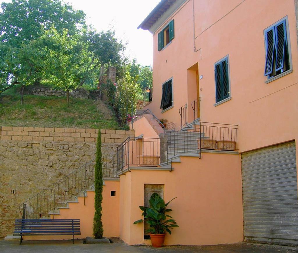 Appartamenti La Rocca Palaia Eksteriør billede